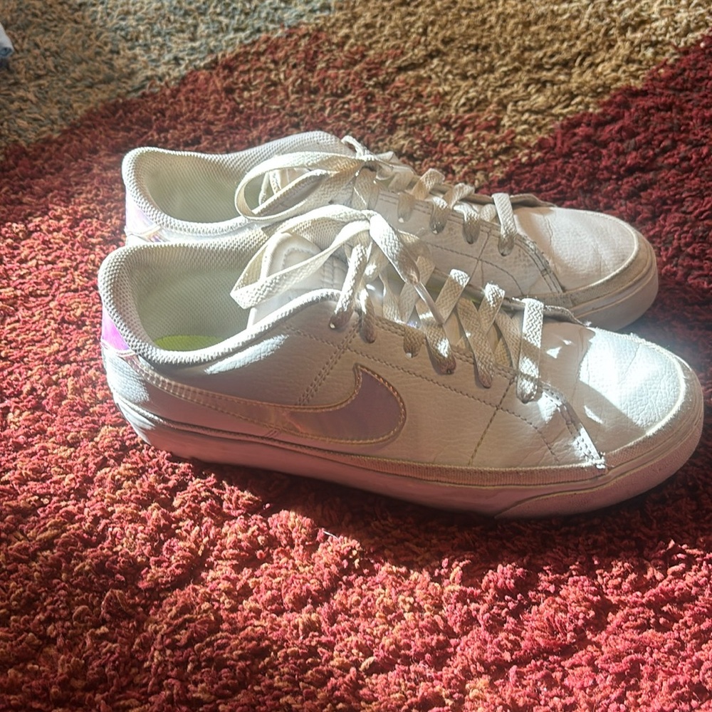 Womens Nikes Shoes SIZE 9